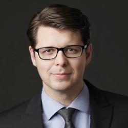 Алексей Петров